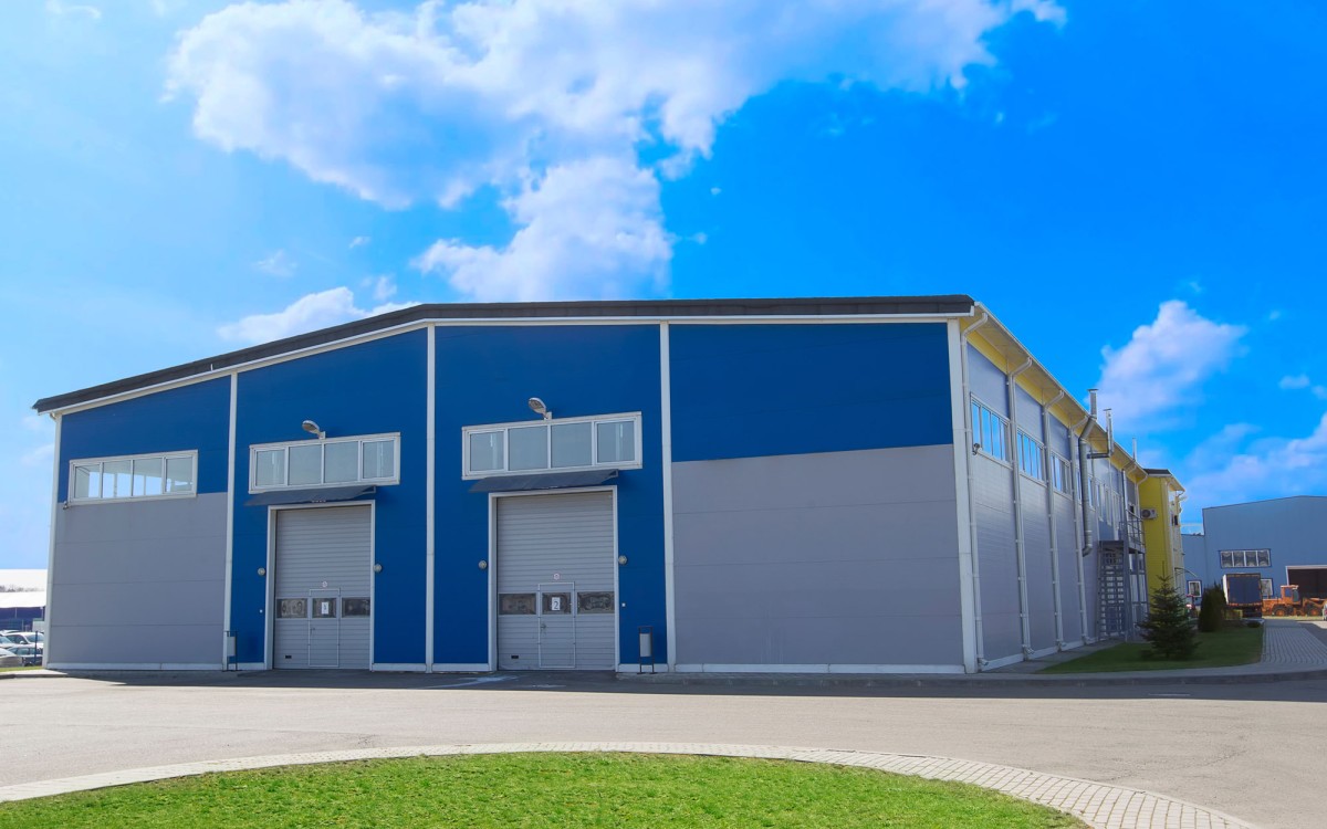 Modern and very clean looking industrial commercial unit